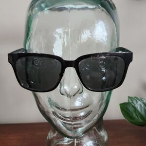 Burberry - Black Metal Framed Sunglasses